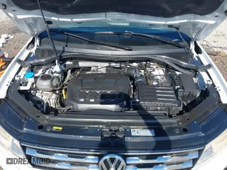 2018 Volkswagen Tiguan S with VIN 3VV1B7AX2JM066312, listed as a IAAI auction lot 41641390 with 133,000 mi miles. Bid and sale history available at carsss.com. Image 10.