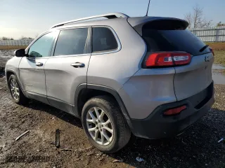 2017 Jeep Cherokee Latitude with VIN 1C4PJLCB4HD233409, listed as a Copart auction lot 86613864 with 111,695 mi miles and Salvage Title. Bid and sale history available at carsss.com. Image 2.