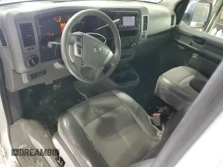 2018 Nissan NV Cargo S z VIN 1N6BF0LY5JN810069, wystawiony jako Copart lot #43775445 z przebiegiem 257 977 mil mil oraz Szkoda całkowita • Salvage title. Historia ofert i sprzedaży dostępna na DreamBid. Obrazek 8.