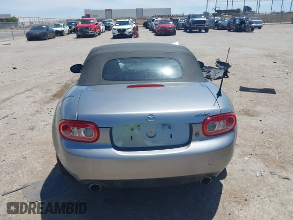 2013 Mazda MX-5 Miata Sport z VIN JM1NC2JF8D0232377, wystawiony jako IAAI lot #42312848 z przebiegiem Nie podano mil oraz . Historia ofert i sprzedaży dostępna na DreamBid. Obrazek 17.