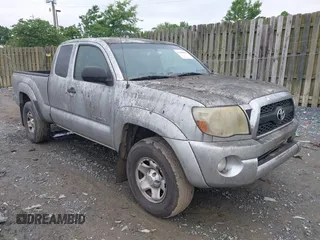 2011 Toyota Tacoma PreRunner z VIN 5TFTU4GN5BX007868, wystawiony jako IAAI lot #42389805 z przebiegiem 290 725 mil mil oraz . Historia ofert i sprzedaży dostępna na DreamBid. Obrazek 1.