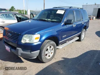 2006 Ford Explorer XLS z VIN 1FMEU62E06ZA02126, wystawiony jako IAAI lot #42419217 z przebiegiem 331 745 mil mil oraz . Historia ofert i sprzedaży dostępna na DreamBid. Obrazek 2.