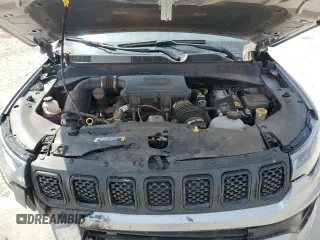 2024 Jeep Compass Latitude z VIN 3C4NJDBN9RT588189, wystawiony jako Copart lot #50189415 z przebiegiem 15 039 mil mil oraz Szkoda całkowita • Salvage title. Historia ofert i sprzedaży dostępna na DreamBid. Obrazek 14.