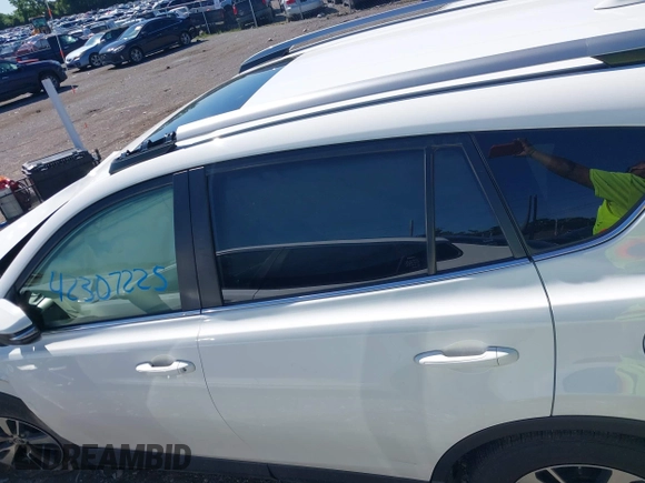 2018 Toyota RAV4 XLE с VIN JTMWFREV9JJ742409, выставлен на аукционе IAAI как лот 42307225 с пробегом 60 738 миль миль и . История ставок и продаж доступна на DreamBid. Изображение 15.