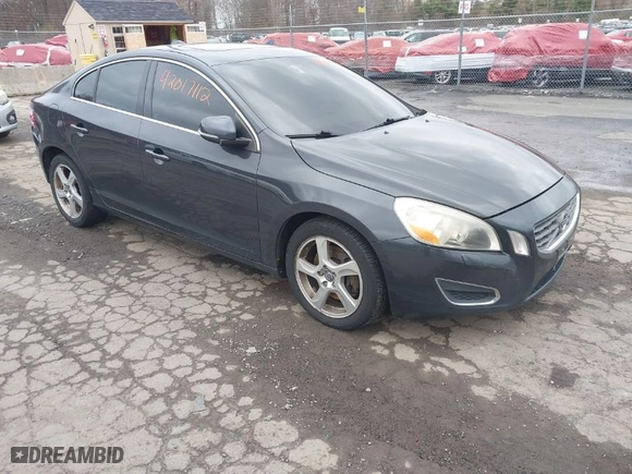 2012 Volvo S60 T5 with VIN YV1622FS8C2057610, listed as a IAAI auction lot 42017112 with 196,984 mi miles. Bid and sale history available at carsss.com. Image 1.