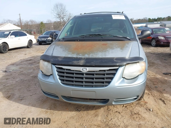 2006 Chrysler Town & Country LWB Touring with VIN 2A4GP54L56R651824, listed as a IAAI auction lot 41613064 with 245,645 mi miles. Bid and sale history available at carsss.com. Image 6.