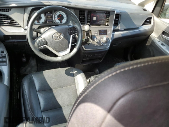 2020 Toyota Sienna SE with VIN 5TDXZ3DC9LS072925, listed as a Copart auction lot 56758795 with 55,593 mi miles and Salvage title. Bid and sale history available at DreamBid. Image 8.