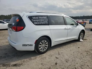 2019 Chrysler Pacifica Touring L with VIN 2C4RC1BG4KR537378, listed as a Copart auction lot 44048635 with 183,539 mi miles and Salvage Title. Bid and sale history available at carsss.com. Image 3.