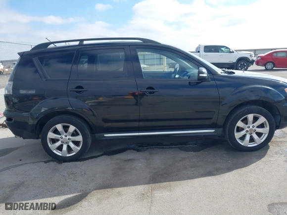 2010 Mitsubishi Outlander XLS with VIN JA4JT4AX6AZ002549, listed as a IAAI auction lot 41669290 with 136,757 mi miles. Bid and sale history available at carsss.com. Image 13.