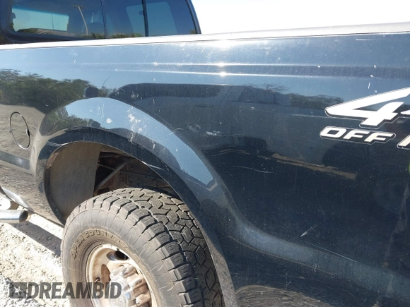 2001 Ford Super Duty F-250 XL with VIN 1FTNW21F71EB25519, listed as a IAAI auction lot 41501368 with 277,130 mi miles. Bid and sale history available at carsss.com. Image 6.