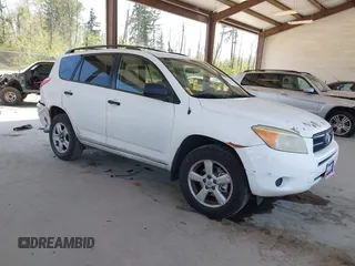 2007 Toyota RAV4 with VIN JTMZK33V075008199, listed as a IAAI auction lot 42111448 with 189,652 mi miles. Bid and sale history available at carsss.com. Image 1.