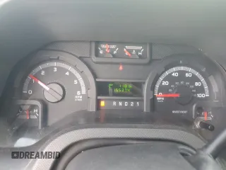 2009 Ford Econoline Cargo Commercial z VIN 1FTNE14W39DA37660, wystawiony jako Copart lot #51863435 z przebiegiem 155 374 mil mil oraz Czysty tytuł • Clean title. Historia ofert i sprzedaży dostępna na DreamBid. Obrazek 9.