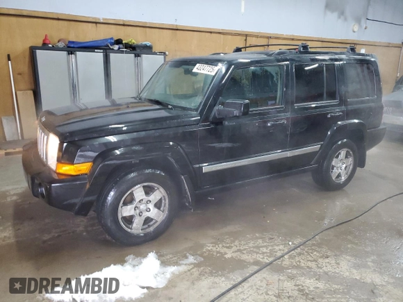 2010 Jeep Commander Sport z VIN 1J4RG4GK5AC153002, wystawiony jako Copart lot #43247725 z przebiegiem 189 879 mil mil oraz Czysty tytuł • Clean title. Historia ofert i sprzedaży dostępna na DreamBid. Obrazek 1.