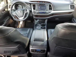 2019 Toyota Highlander SE with VIN 5TDJZRFH3KS983784, listed as a Copart auction lot 62874465 with 56,151 mi miles and Salvage title. Bid and sale history available at DreamBid. Image 8.