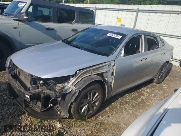 2020 Kia Optima LX with VIN 5XXGT4L33LG435083, listed as a Copart auction lot 62124205 with 93,204 mi miles and Salvage title. Bid and sale history available at DreamBid. Image 1.