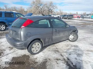2007 Ford Focus S z VIN 1FAHP31N87W243692, wystawiony jako IAAI lot #41312958 z przebiegiem 184 717 mil mil oraz . Historia ofert i sprzedaży dostępna na DreamBid. Obrazek 4.