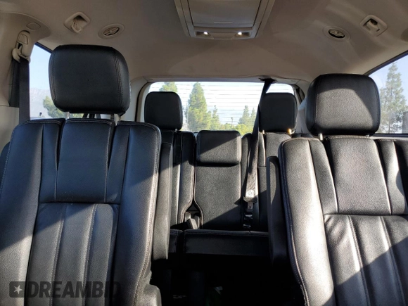2014 Chrysler Town & Country Touring with VIN 2C4RC1BG3ER443061, listed as a Copart auction lot 73010804 with 138,717 mi miles and Clean Title. Bid and sale history available at DreamBid. Image 10.