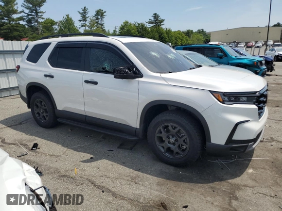 2024 Honda Pilot TrailSport z VIN 5FNYG1H60RB004755, wystawiony jako Copart lot #59502924 z przebiegiem Nie podano mil oraz Szkoda całkowita • Salvage title. Historia ofert i sprzedaży dostępna na DreamBid. Obrazek 4.