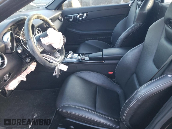 2020 Mercedes-Benz SLC 300 z VIN W1KPK3JA7LF171157, wystawiony jako Copart lot #83157894 z przebiegiem Nie podano mil oraz Szkody całkowita. Historia ofert i sprzedaży dostępna na DreamBid. Obrazek 7.