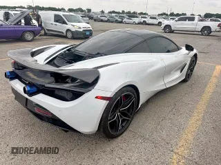 2018 McLaren 720S z VIN SBM14DCAXJW002364, wystawiony jako Copart lot #55175295 z przebiegiem 22 800 mil mil oraz Tytuł czysty. Historia ofert i sprzedaży dostępna na DreamBid. Obrazek 4.