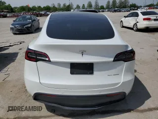 2022 Tesla Model Y Long Range z VIN 7SAYGAEE8NF378457, wystawiony jako Copart lot #56696905 z przebiegiem Nie podano mil oraz Czysty tytuł • Clean title. Historia ofert i sprzedaży dostępna na DreamBid. Obrazek 6.