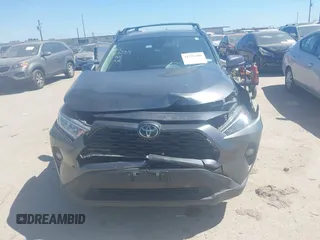 2021 Toyota RAV4 XLE with VIN 2T3W1RFV8MC118377, listed as a IAAI auction lot 41776108 with 80,217 mi miles. Bid and sale history available at carsss.com. Image 6.