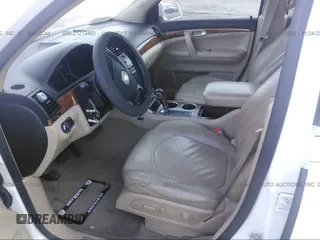 2007 Saturn Outlook XR z VIN 5GZER33757J142286, wystawiony jako IAAI lot #42259962 z przebiegiem 136 954 mil mil oraz . Historia ofert i sprzedaży dostępna na DreamBid. Obrazek 5.