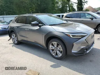 2023 Subaru Solterra Premium z VIN JTMABABA0PA015015, wystawiony jako Copart lot #61691623 z przebiegiem 2797 mil mil oraz . Historia ofert i sprzedaży dostępna na DreamBid. Obrazek 4.