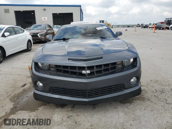 2010 Chevrolet Camaro 2SS z VIN 2G1FK1EJ3A9182899, wystawiony jako Copart lot #51444675 z przebiegiem Nie podano mil oraz Szkody całkowita. Historia ofert i sprzedaży dostępna na DreamBid. Obrazek 5.