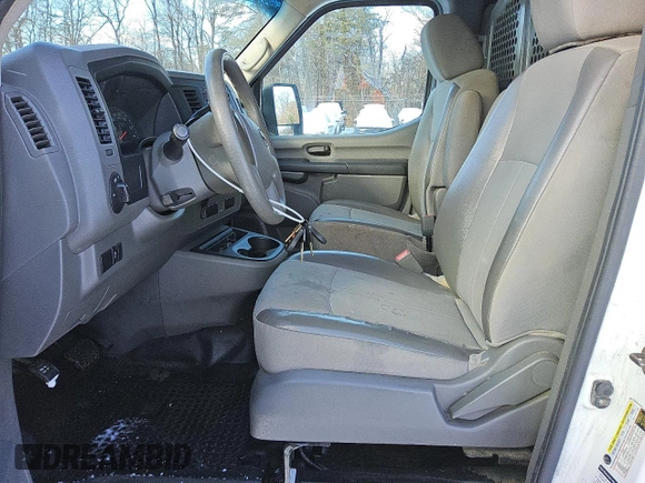 2017 Nissan NV Cargo S z VIN 1N6BF0KM4HN803610, wystawiony jako Copart lot #86592134 z przebiegiem 152 375 mil mil oraz Czysty tytuł • Clean title. Historia ofert i sprzedaży dostępna na DreamBid. Obrazek 7.
