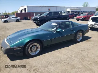 1984 Chevrolet Corvette z VIN 1G1AY0783E5110682, wystawiony jako Copart lot #55386795 z przebiegiem 118 477 mil mil oraz Tytuł czysty. Historia ofert i sprzedaży dostępna na DreamBid. Obrazek 1.
