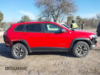 2019 Jeep Cherokee Trailhawk Elite with VIN 1C4PJMBX3KD217437, listed as a IAAI auction lot 41448614 with 85,889 mi miles. Bid and sale history available at carsss.com. Image 13.