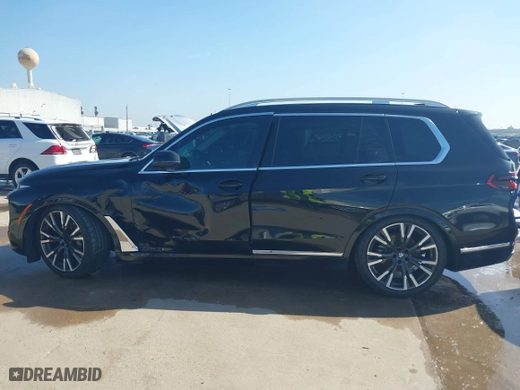 2025 BMW X7 xDrive40i with VIN 5UX23EM01S9X70776, listed as a IAAI auction lot 41653829 with 3,005 mi miles. Bid and sale history available at carsss.com. Image 14.
