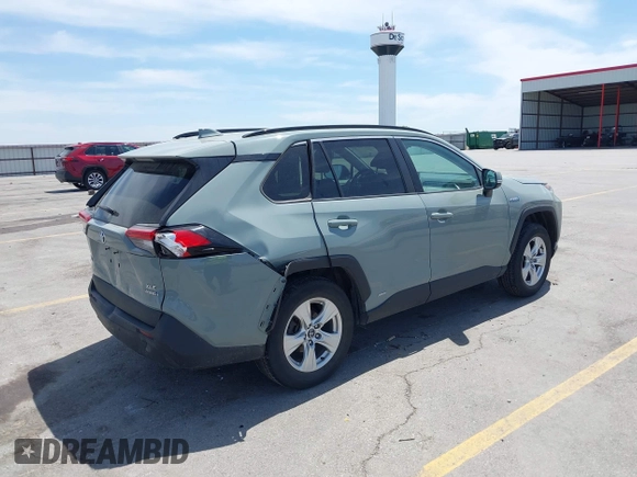 2020 Toyota RAV4 Hybrid XLE z VIN 4T3RWRFVXLU005428, wystawiony jako IAAI lot #42223346 z przebiegiem 123 168 mil mil oraz . Historia ofert i sprzedaży dostępna na DreamBid. Obrazek 4.