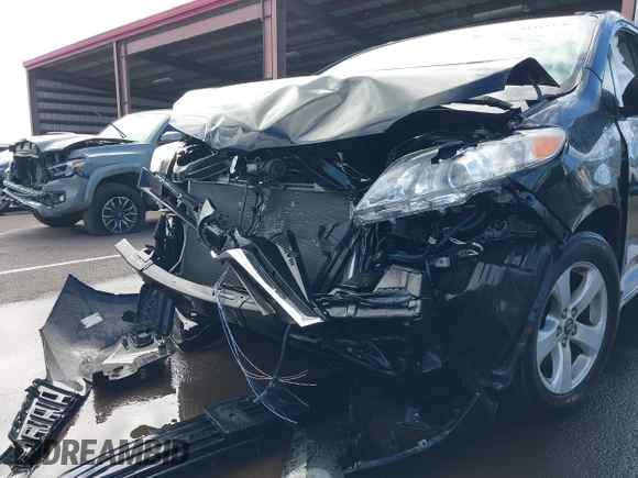 2020 Toyota Sienna LE Auto Access Seat with VIN 5TDKZ3DC0LS034445, listed as a IAAI auction lot 41445270 with 37,881 mi miles. Bid and sale history available at carsss.com. Image 6.