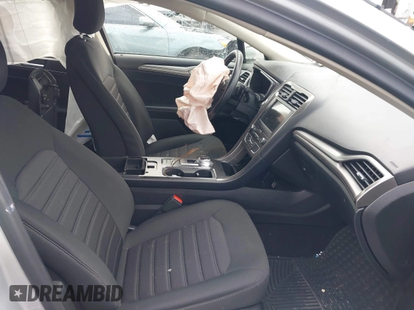 2019 Ford Fusion SE with VIN 3FA6P0HD7KR245691, listed as a IAAI auction lot 42023751 with 32,622 mi miles. Bid and sale history available at carsss.com. Image 5.