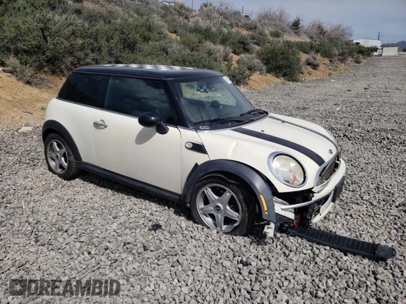 2009 MINI Cooper Hardtop with VIN WMWMF33509TU72832, listed as a Copart auction lot 53357785 with 103,633 mi miles and Salvage Title. Bid and sale history available at carsss.com. Image 4.