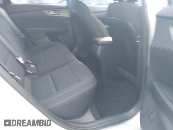 2021 Kia Forte LXS z VIN 3KPF24AD0ME290833, wystawiony jako IAAI lot #42218490 z przebiegiem 102 122 mil mil oraz . Historia ofert i sprzedaży dostępna na DreamBid. Obrazek 8.