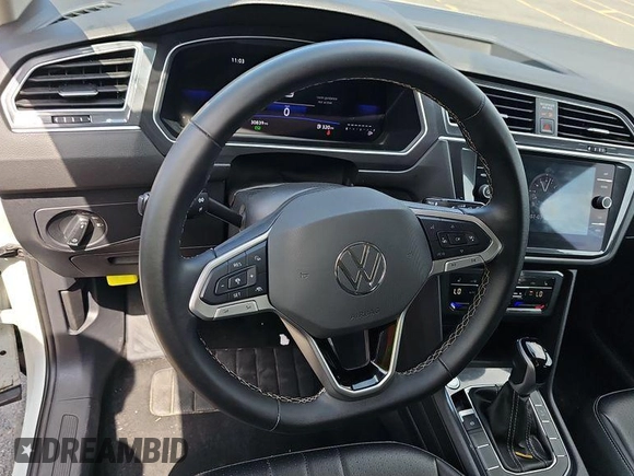 2024 Volkswagen Tiguan SE with VIN 3VV3B7AX5RM086820, listed as a IAAI auction lot 42751180 with 30,839 mi miles and . Bid and sale history available at DreamBid. Image 2.
