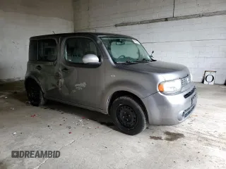 2013 Nissan Cube SL z VIN JN8AZ2KR9DT303157, wystawiony jako Copart lot #55671345 z przebiegiem 258 421 mil mil oraz Szkody całkowita. Historia ofert i sprzedaży dostępna na DreamBid. Obrazek 4.