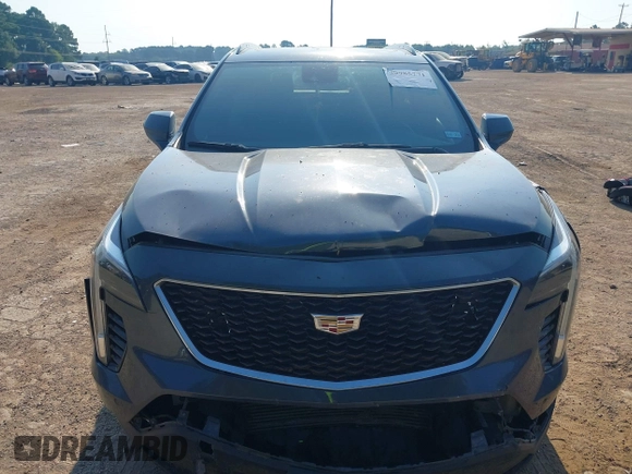 2020 Cadillac XT4 FWD Sport with VIN 1GYFZER40LF048628, listed as a IAAI auction lot 39985771 with 61,030 mi miles. Bid and sale history available at carsss.com. Image 6.