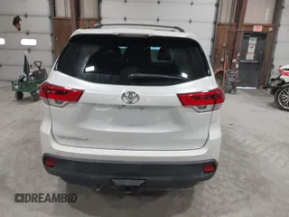 2018 Toyota Highlander LE z VIN 5TDZZRFH5JS250363, wystawiony jako IAAI lot #42049313 z przebiegiem 97 243 mil mil oraz . Historia ofert i sprzedaży dostępna na DreamBid. Obrazek 17.