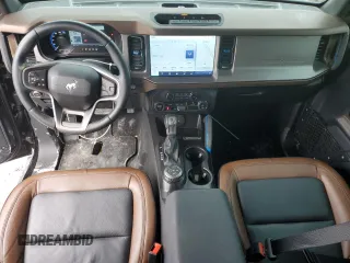 2023 Ford Bronco z VIN 1FMEE5DP5PLB85470, wystawiony jako Copart lot #43462915 z przebiegiem 13 404 mil mil oraz Szkoda całkowita • Salvage title. Historia ofert i sprzedaży dostępna na DreamBid. Obrazek 8.