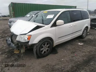 2013 Chrysler Town & Country Touring with VIN 2C4RC1BG7DR526894, listed as a IAAI auction lot 41365168 with 166,003 mi miles. Bid and sale history available at carsss.com. Image 2.