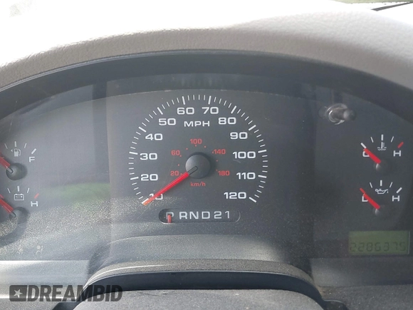 2004 Ford F-150 XL z VIN 1FTRF12W84NC41567, wystawiony jako IAAI lot #42338597 z przebiegiem 228 637 mil mil oraz . Historia ofert i sprzedaży dostępna na DreamBid. Obrazek 7.