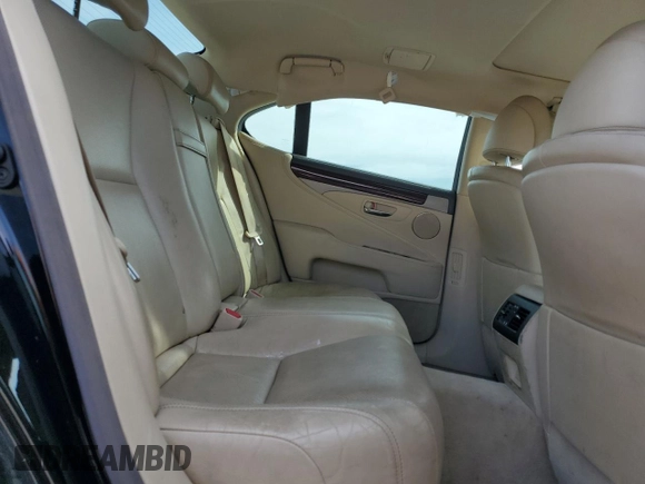 2014 Lexus LS 460 z VIN JTHBL5EF0E5131013, wystawiony jako Copart lot #56685775 z przebiegiem 217 666 mil mil oraz Szkoda całkowita • Salvage title. Historia ofert i sprzedaży dostępna na DreamBid. Obrazek 10.
