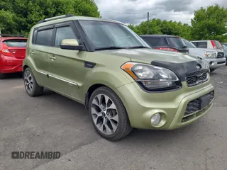 2013 Kia Soul + z VIN KNDJT2A64D7534254, wystawiony jako Copart lot #61974615 z przebiegiem 96 505 mil mil oraz Czysty tytuł • Clean title. Historia ofert i sprzedaży dostępna na DreamBid. Obrazek 1.
