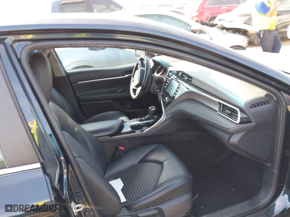 2018 Toyota Camry LE with VIN 4T1B11HK5JU633648, listed as a IAAI auction lot 41840969 with 140,071 mi miles. Bid and sale history available at carsss.com. Image 5.