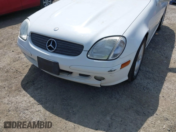 2001 Mercedes-Benz SLK-Class with VIN WDBKK65F31F172555, listed as a IAAI auction lot 42056347 with 197,272 mi miles. Bid and sale history available at carsss.com. Image 6.