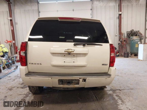 2009 Chevrolet Tahoe LTZ z VIN 1GNFK33049R213387, wystawiony jako IAAI lot #42011796 z przebiegiem Nie podano mil oraz . Historia ofert i sprzedaży dostępna na DreamBid. Obrazek 16.